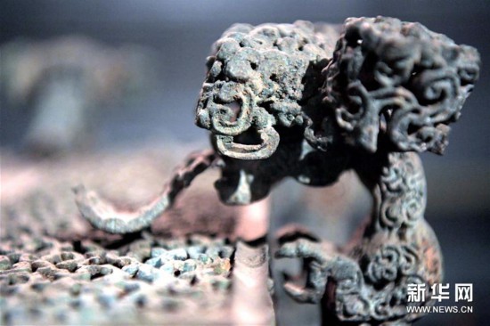 （文化視點(diǎn)·聽(tīng)文物講故事·圖文互動(dòng)）（3）云紋銅禁：“美酒雖好，切勿貪杯”
